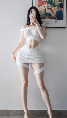 文茜cool – 白色展示 [18P/97MB]