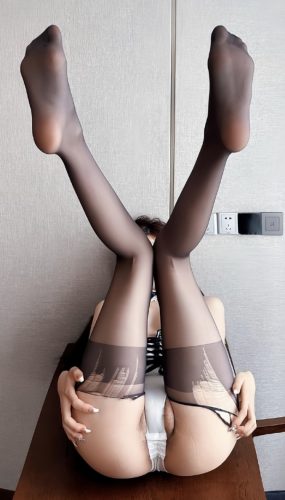 【微-密】脸红Dearie-桌底秀美臀漏厚肉[18P-237M]